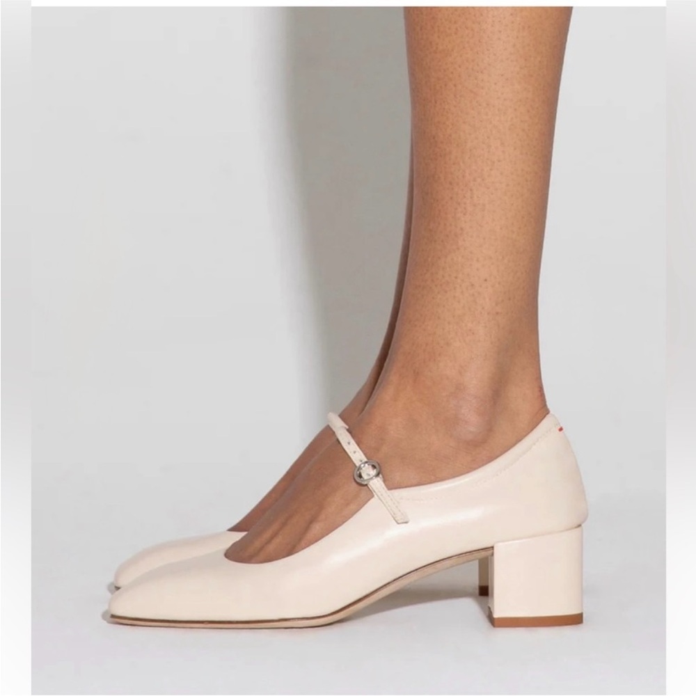 Aeyde
Aline Leather Mary-Jane
Pumps Color:Creamy Nappa size8.5 
€345 gently used